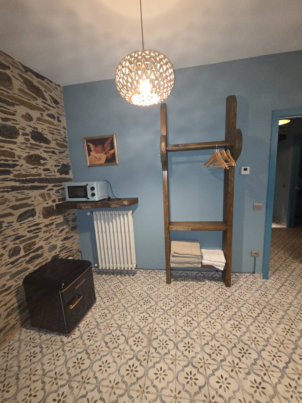 Vestidor con minibar de Habitaciones Literas