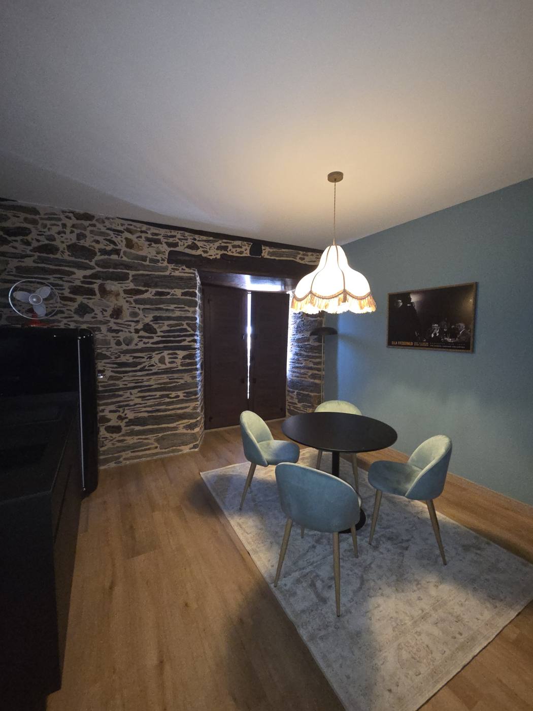 Salón con cocina americana del Apartamento San Antonio
